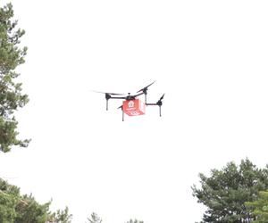 Dostawy jedzenia dronem. Wykonano premierowy przelot