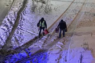 Warszawa: Pieszy wpadł pod pociąg na Targówku! Pilna akcja służb na ul. Naczelnikowskiej