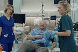 Szpital św. Anny, odcinek 4: Kaja Piotrowska (Ada Szczepaniak), Zosia Konecka (Julia Kamińska)