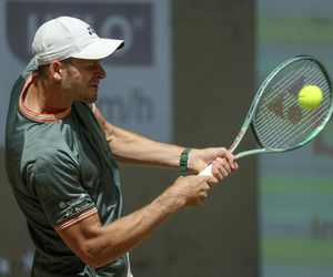 Hubert Hurkacz - Marcos Giron RELACJA NA ŻYWO Polak walczy w ATP Tokio, trwa trzeci set!