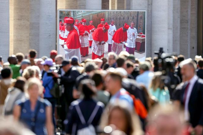 Tłumy na placu św. Piotra