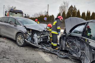 Potężna KRAKSA na ulicy Nawojowskiej w Nowym Sączu. Dwie osoby trafiły do szpitala