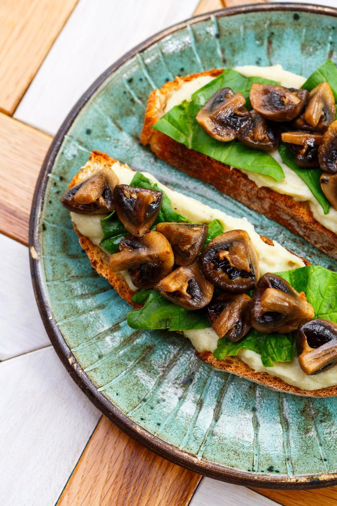 Łosoś pod pierzynką: na przyjęcia i nie tylko