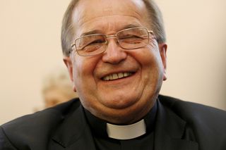 Dowiedzieliśmy się, co ze swoją emeryturą robi ojciec Rydzyk! Emeryci tak nie robią. Wygadał się kolega