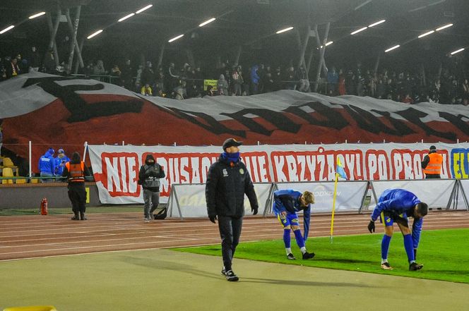 Elana Toruń - Zawisza Bydgoszcz 1:1, zdjęcia kibiców, opraw i piłkarzy ze Stadionu Miejskiego im. Grzegorza Duneckiego