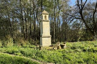 Latarnia umarłych niedaleko Lublina