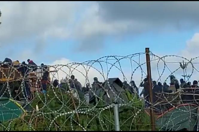 Na granicy powstaje obóz migrantów