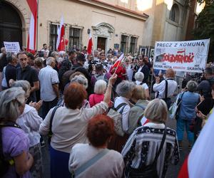 „Stop Obrażaniu Katolików”. Protest w Krakowie po inauguracji IO