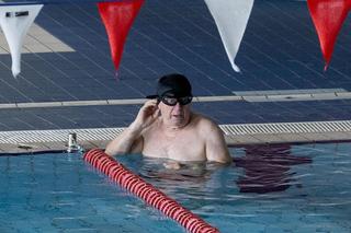 Proboszcz z Plebanii pluska się z młodziutką aktorką