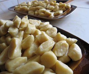 Moje kopytka są pyszne i nie rozpadają się w czasie gotowania. Zawsze stosuję te patenty z epoki  PRL-u 