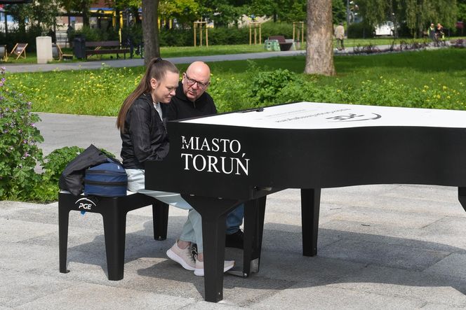 Fortepian przed Urzędem Miasta to prawdziwy hit!