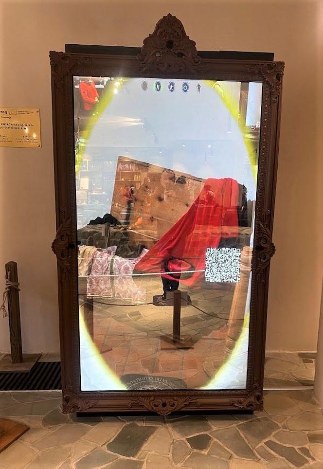 Polskę i Słowację połączyły magiczne lustra.  Czekają w dwóch zamkach