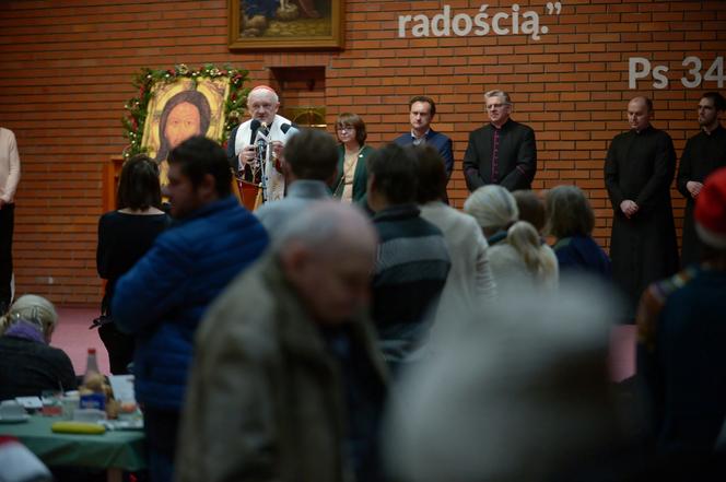 Świąteczne spotkanie kard. Kazimierza Nycza z ubogimi i bezdomnymi