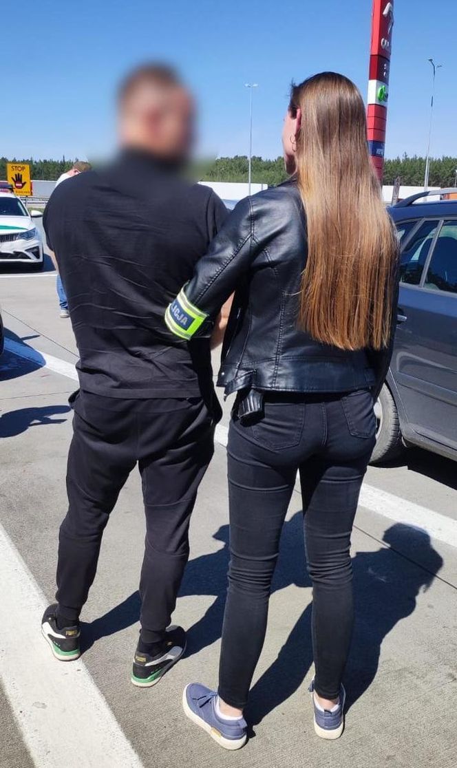 16 kilogramów narkotyków u mieszkańców powiatu rawickiego. Zatrzymani w drodze z Holandii