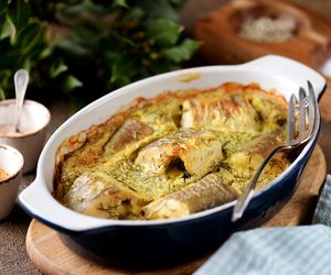 Morszczuk zapiekany w sosie koperkowym: mega prosty pomysł na obiad