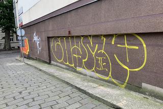 Podobne graffiti pojawiło się również na budynku przy ulicy Piekary
