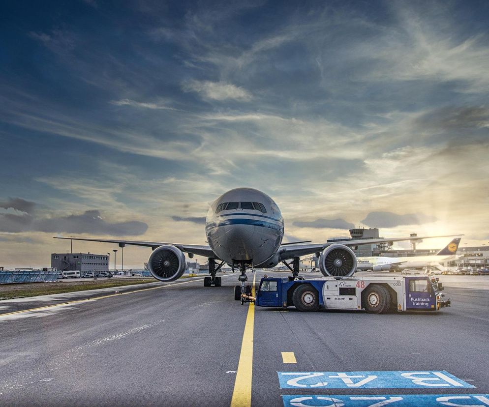 Chaos na lotnisku. Wszystkie loty wstrzymane z powodu wtargnięcia drona