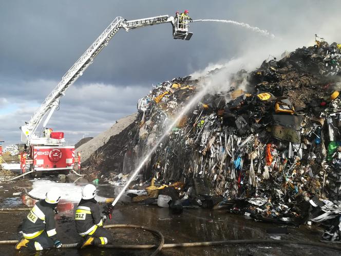 Pożar składowiska odpadów w Przysiecie Polskiej pod Kościanem