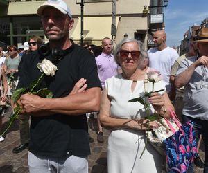 Marsz Milczenia dla Klaudii w Toruniu. „Niech nasza cisza przemówi głośniej niż słowa” [GALERIA]