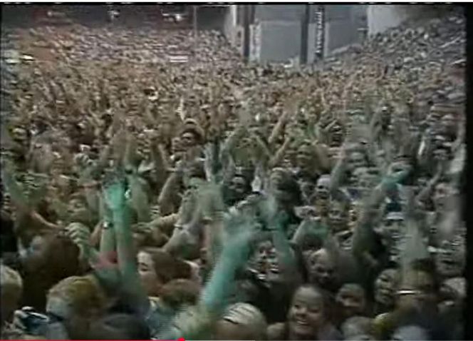 Michael Jackson zmarł 16 lat temu. Gdy odwiedził Polskę, wszyscy wstrzymali oddech. Te zdjęcia zachwycają