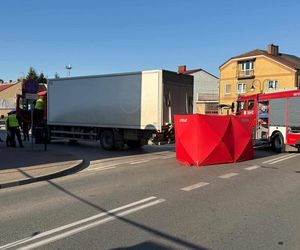 Tragiczny wypadek pod Tarnowem. Ciężarówka potrąciła pieszego