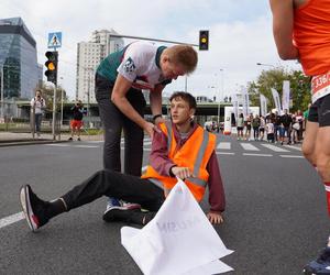 Aktywiści klimatyczni blokowali Maraton Warszawski
