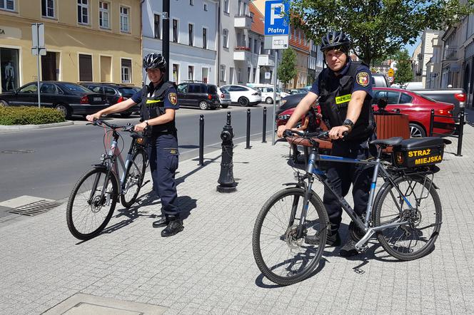 Latem ulice Leszna patrolują strażnicy miejscy na rowerach