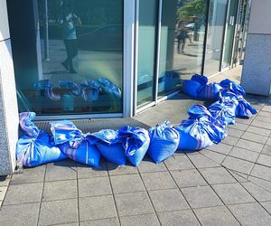 Trwa zabezpieczanie budynków na Wyspie Młyńskiej, na osiedlu Nadodrze 