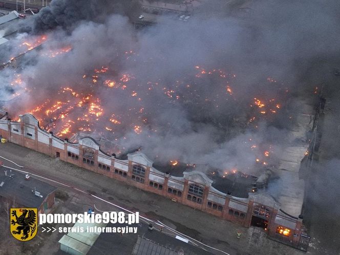 Pożar na Przeróbce. Płonie hala Zakładów Naprawczych Taboru Kolejowego i Miejskiego