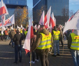 Protest w Katowicach. Tysiące związkowców na ulicach. Padły mocne słowa o „zbrodniczej ideologii”