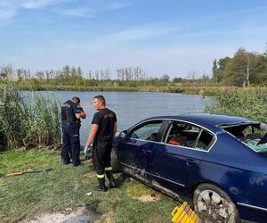 Śmiertelny wypadek pod Gnieznem. 42-latek wjechał autem do jeziora Kocim