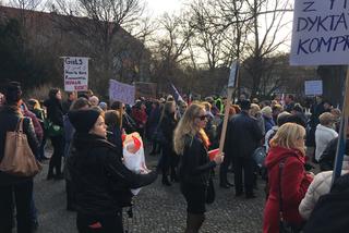 Strajk kobiet we Wrocławiu. Marsz przez miasto i demonstracja na rynku [WIDEO, ZDJĘCIA, AUDIO]