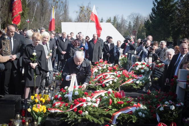 Obchody 5 rocznicy katastrofy smoleńskiej na warszawskich Powązkach.