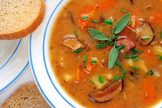Zupa jarzynowa ze świeżymi grzybami - jesienne smaki na jesienną pogodę