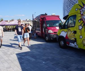 Festiwal Food Trucków w Olsztynie. Pod halą Urania można zjeść dania z kuchni całego świata [ZDJĘCIA]