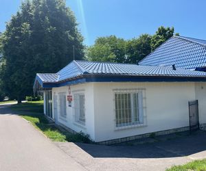 Łukasz podpisał się na ścianie posterunku. Zostawił nawet swój numer PESEL