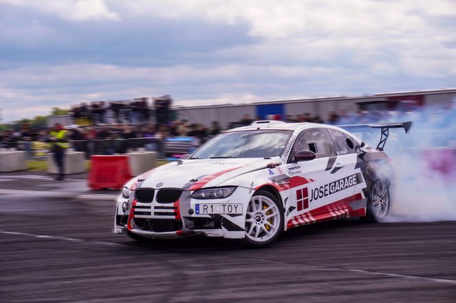 SkillZone Festiwal - motoryzacyjne emocje na lotnisku w Mielcu