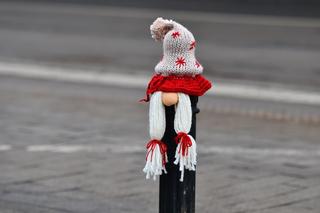 Słupki na ulicy Kawęczyńskiej 