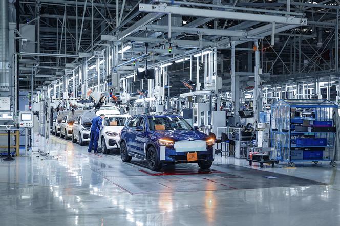 Koronawirus nie powstrzymał niemieckich inżynierów. Produkcja elektrycznego BMW iX3 ruszy zgodnie z planem.