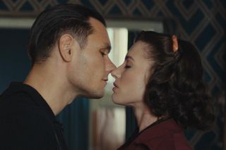 	Zatoka szpiegów 2 odc. 15. Eva (Sonia Mietielica), Franz (Bartosz Gelner)