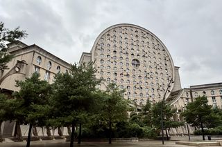 Les Arènes de Picasso. Betonowe Camemberty o średnicy 50 metrów miały podnieść status peryferyjnej dzielnicy