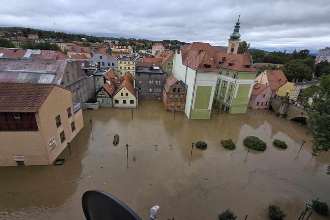 Tragiczna sytuacja w Kłodzku. Władze apelują: Ratujcie swoje życie!