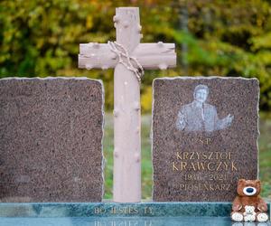 Grób Krzysztofa Krawczyka jest notorycznie okradany. Wdowa apeluje do złodziei