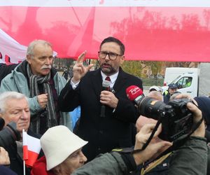 PILNE! Obajtek z zarzutem. Europoseł zabrał głos po wyjściu z prokuratury. Mówił o hucpie