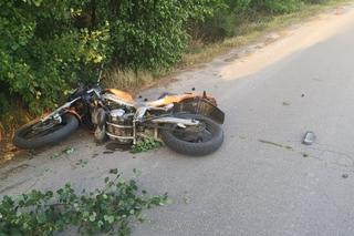 Śmiertelny wypadek motocyklisty. Wyskoczył z jezdni i wjechał w dwa drzewa. Zginął na miejscu