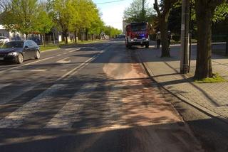 Bełchatów: Za cysterną ciągnęła się OGROMNA plama oleju! Zanieczyszczenie ulic w centrum! [FOTO]  