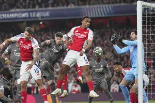 Arsenal walczy o awans do półfinału Ligi Mistrzów. Mikel Artera podjął decyzję, wiemy co z Kiwiorem