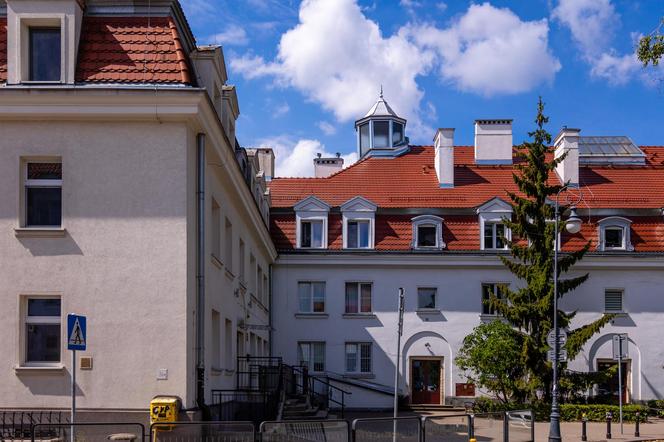 Osiedle Wyspiańskiego w Warszawie - zdjęcia. Z góry wygląda jak wielki wykrzyknik