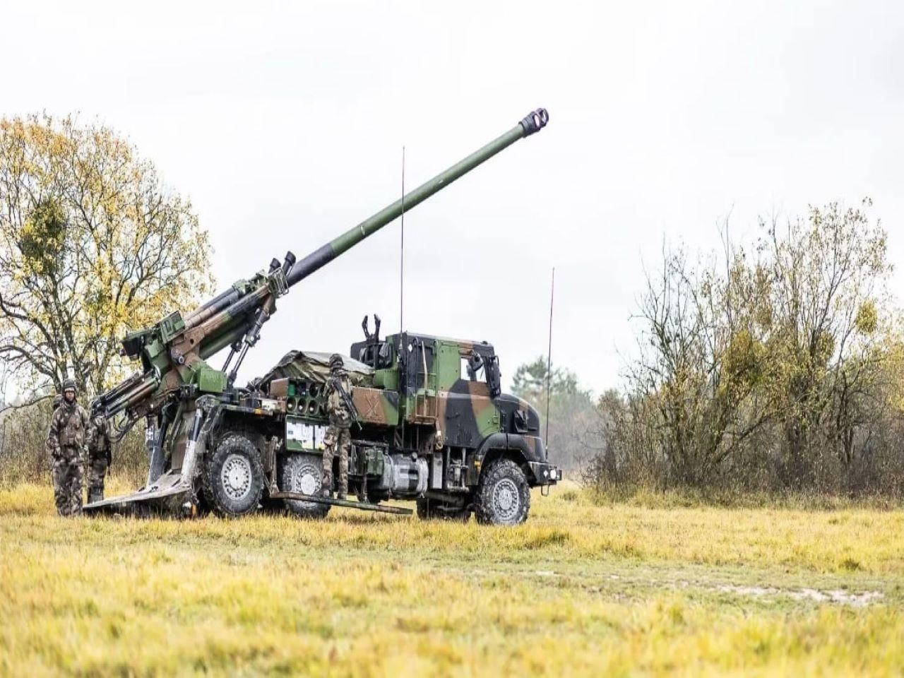 Macron ogłasza: Wszystkie haubice Caesar w tym roku dla Ukrainy. Ile ich będzie?