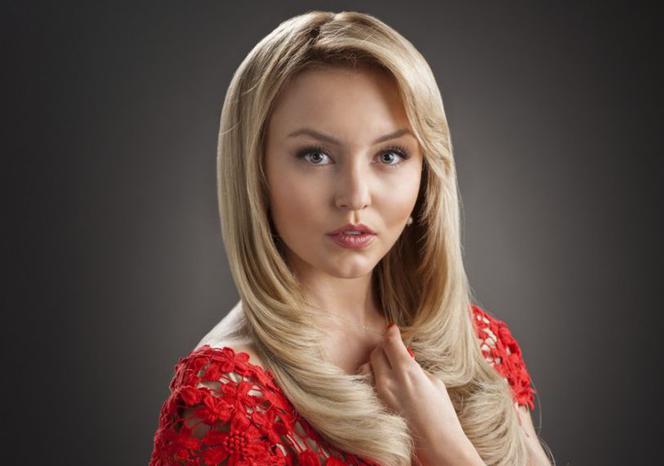 Za głosem serca (Lo Que La Vida Me Robo). Montserrat (Angelique Boyer)